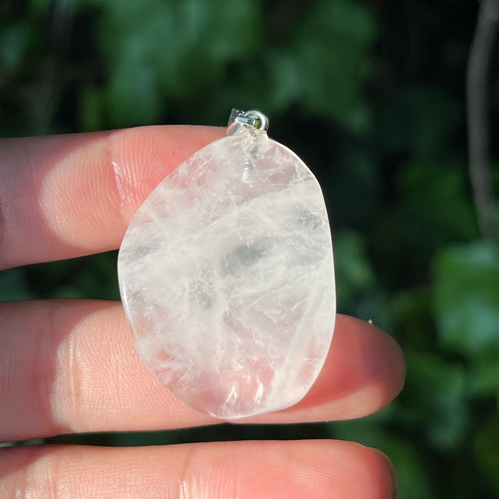 Stainless steel wavy clear Quartz pendant - Picture 3 of 6